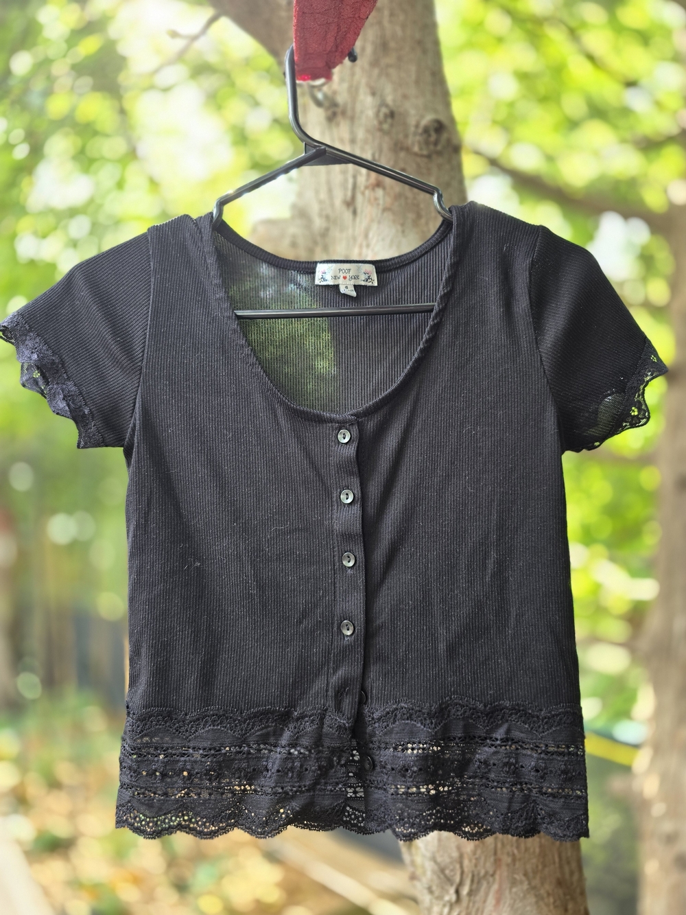 🛍3/$33 Women’s Black Lace-Trim Button Front Crop Top